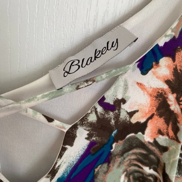 Blakely Floral Dress Size S - Picture 2 of 3